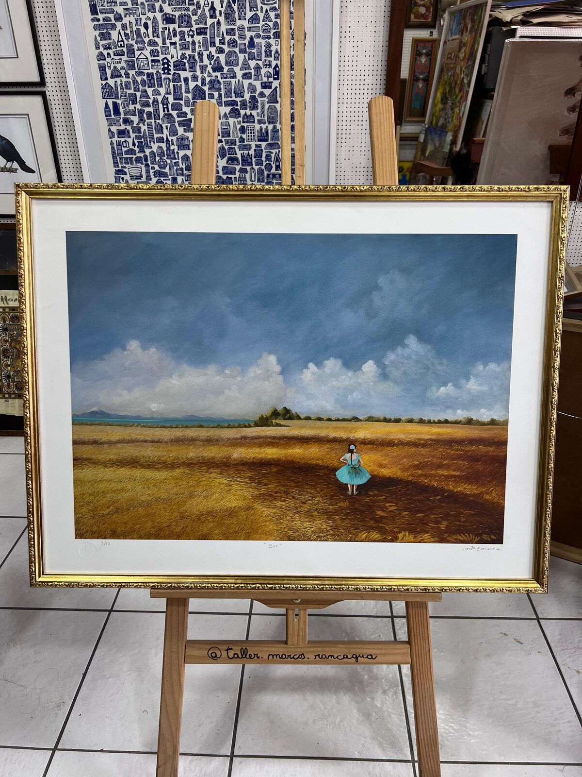 Grabado de paisaje de campo enmarcado con passepartout