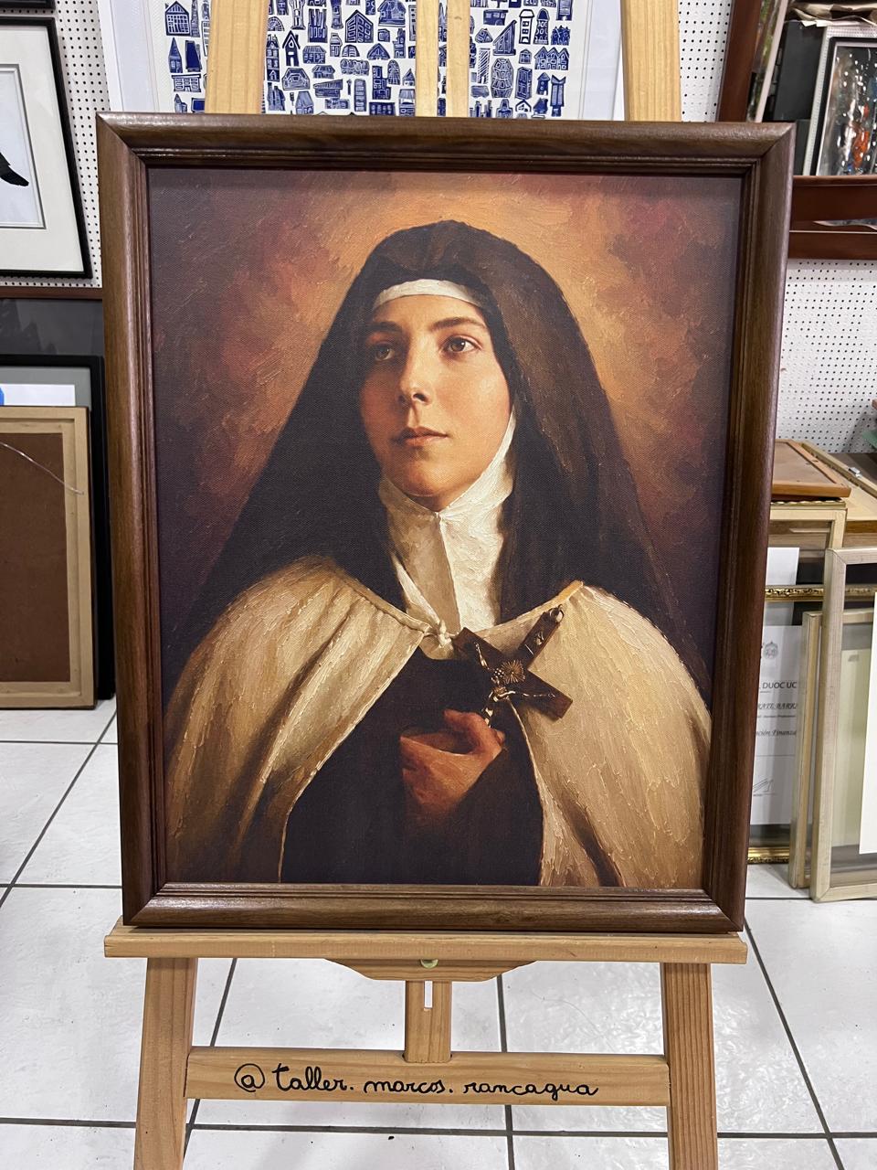 Reproducción religiosa Santa Teresa de los Andes enmarcada en marco nogal