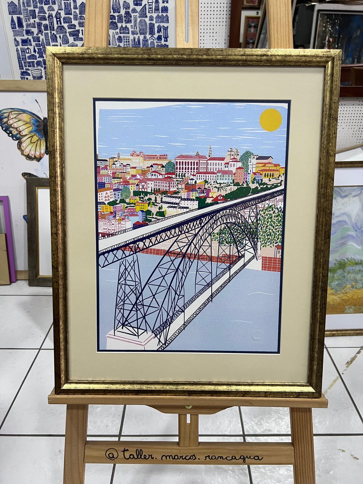 Lámina de puente y ciudad estilo Oporto enmarcada