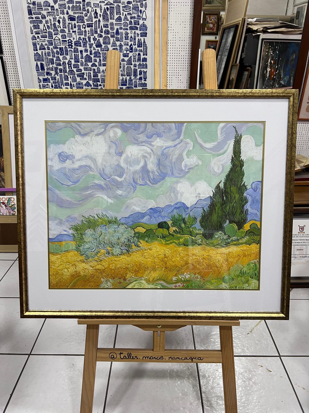 Lámina Trigal con cipreses de Van Gogh enmarcada