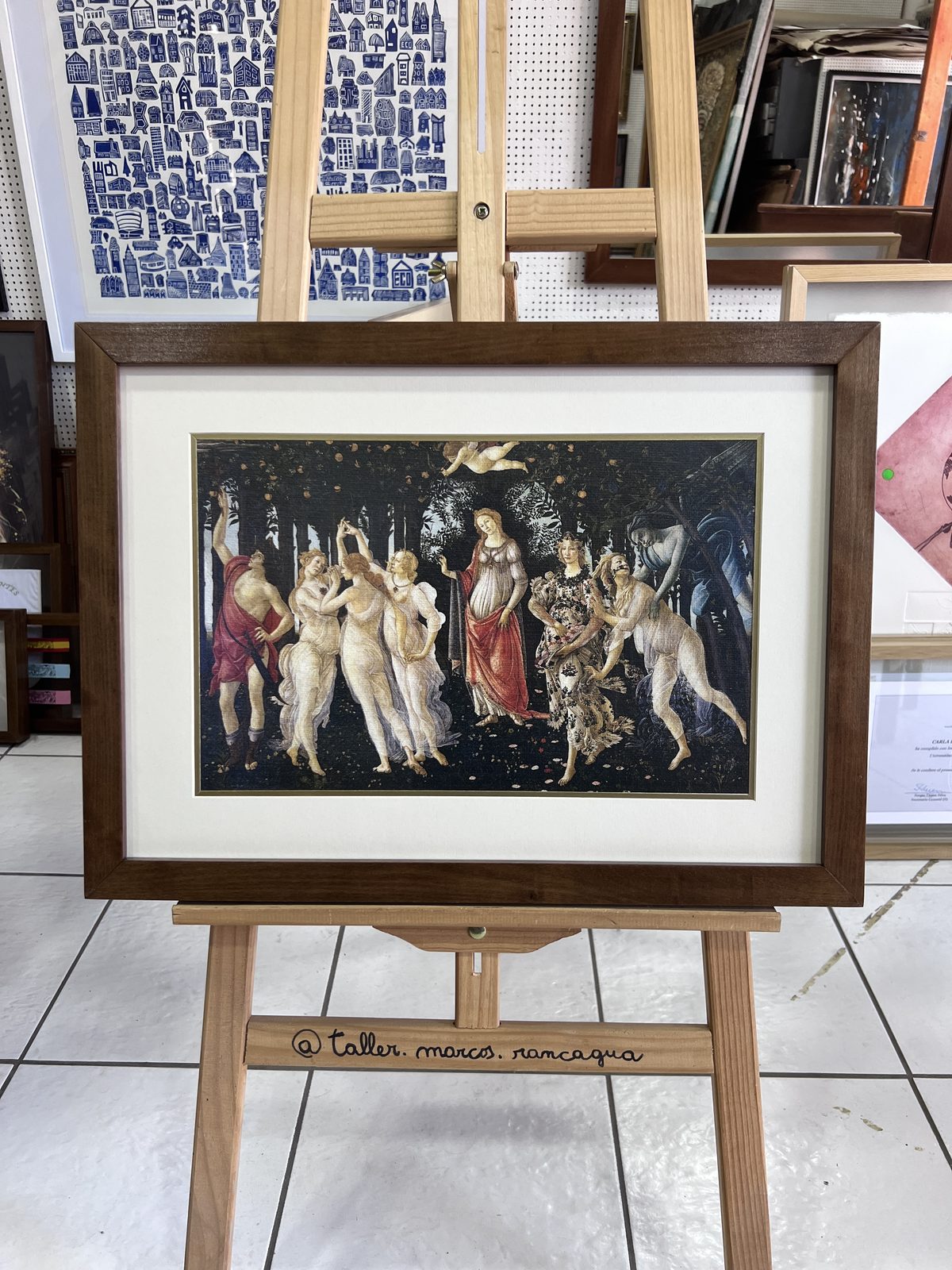 La Primavera de Botticelli con paspartú blanco y filete dorado