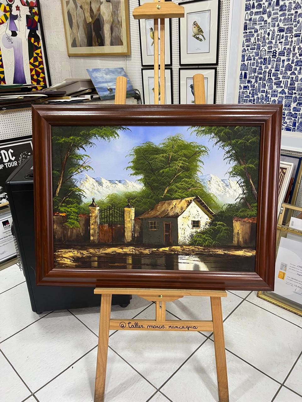 Óleo paisaje rural con casona y montañas enmarcado